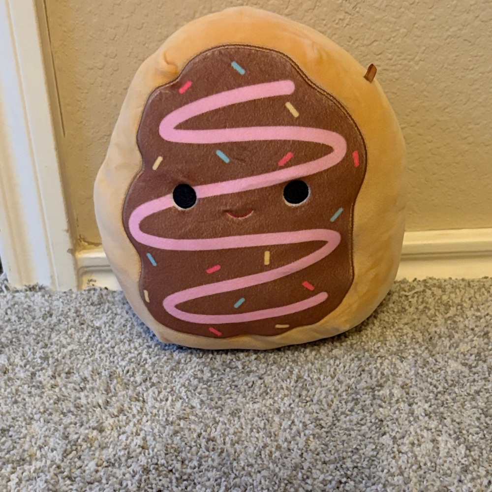 Squishmallows Deja the donut